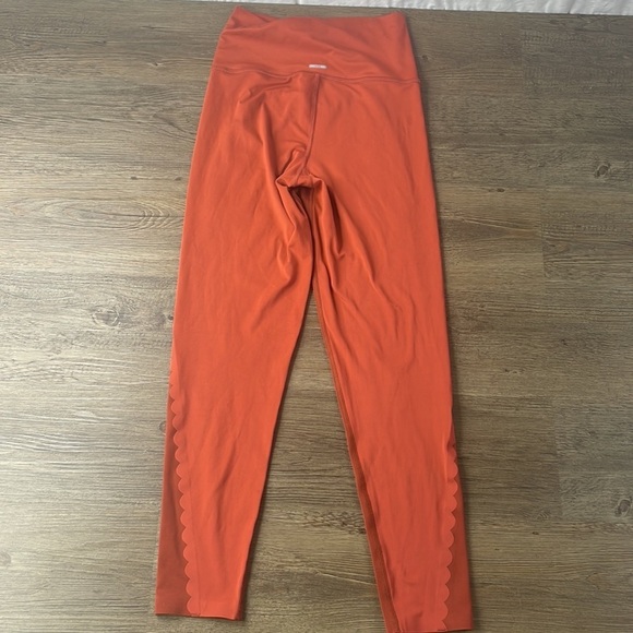 Aerie Women’s High Rise Super Soft Scalloped Leggings, size Medium - Picture 9 of 9